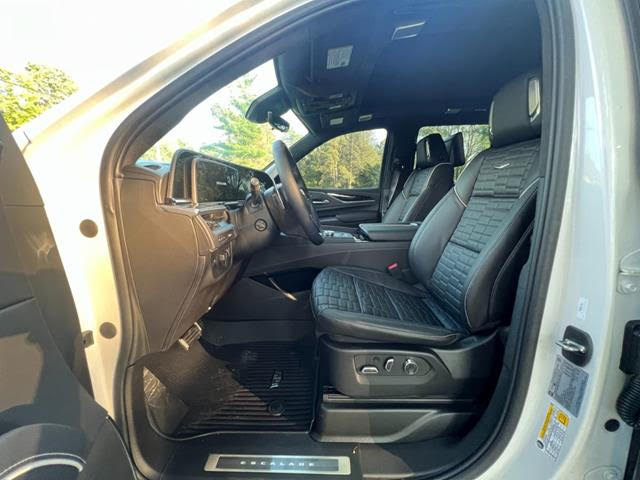 Cadillac Escalade AWD V-Series 2023 (14)