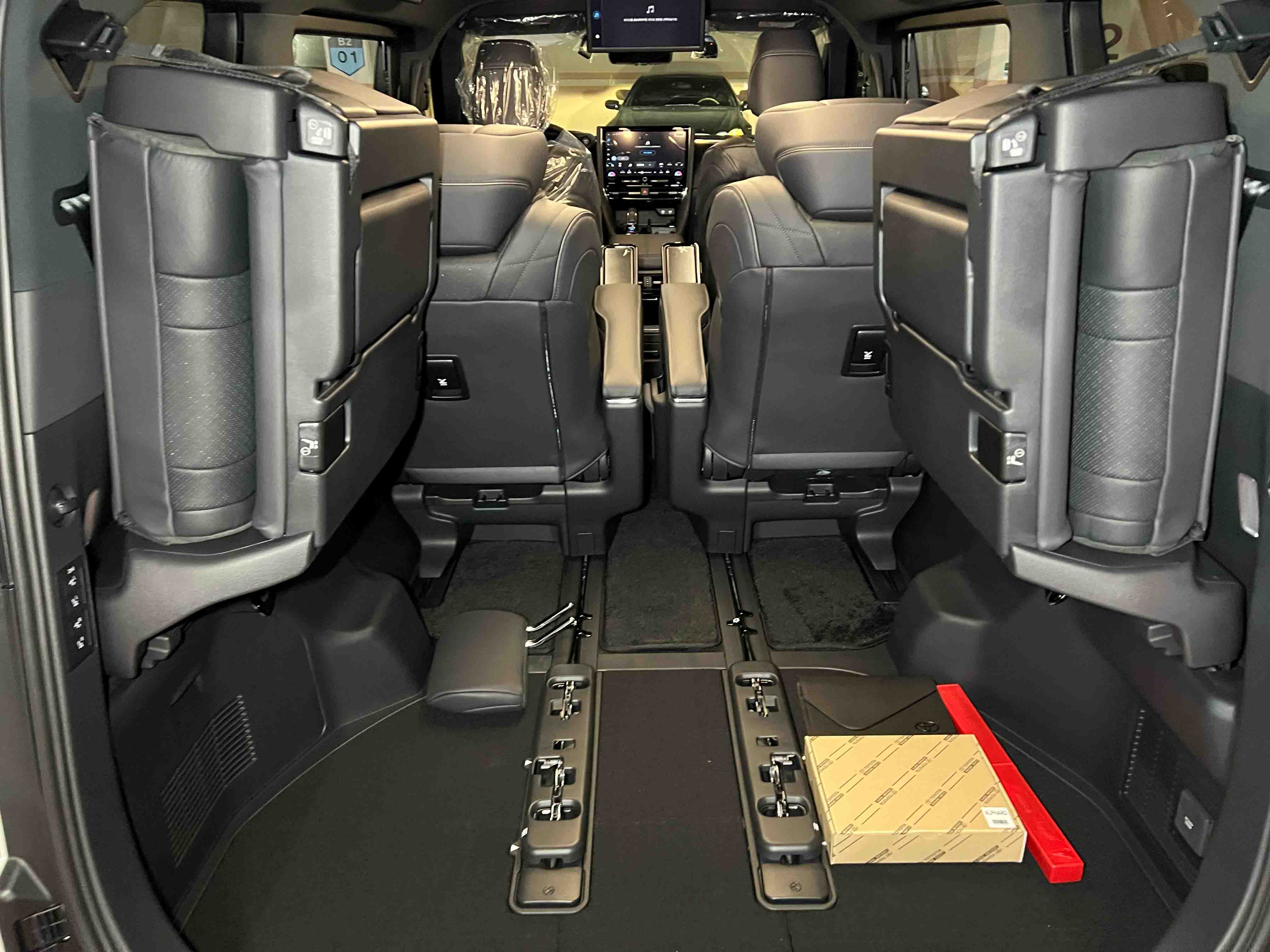 Toyota Alphard 2.5 HEV Executive lounge 2024 (8)