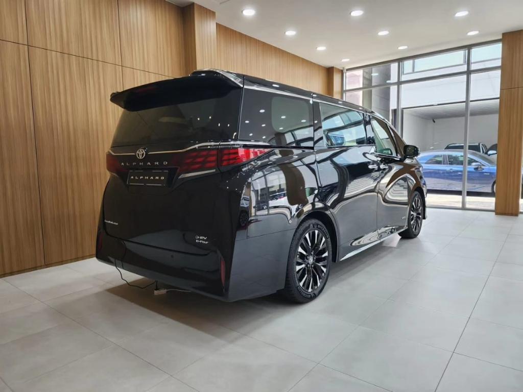 Toyota Alphard 2.5 HEV Executive lounge 2024 (7)