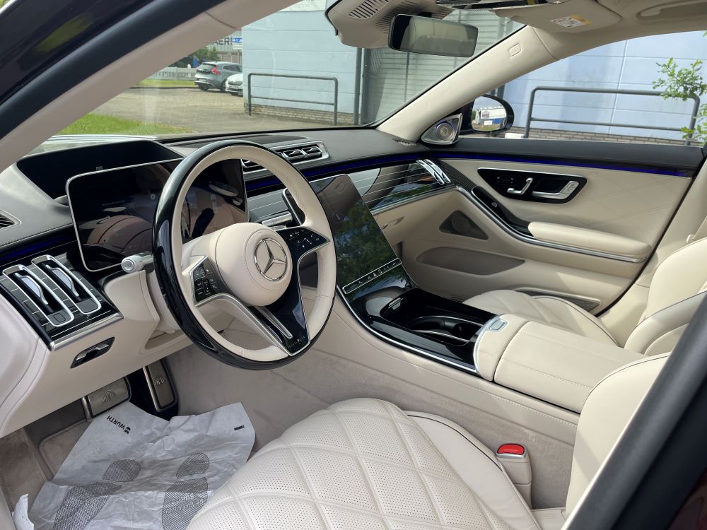 Mercedes Benz S680 Maybach V12 4matic 2023 (15)