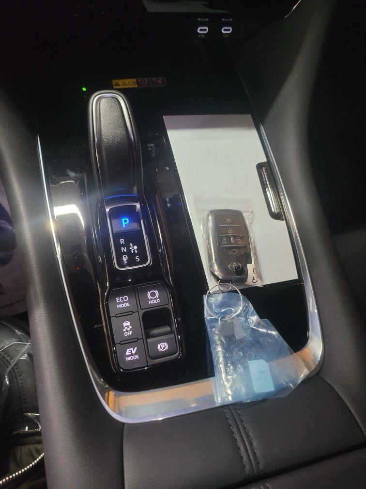 Toyota Alphard 2.5 HEV Executive lounge 2024 (12)
