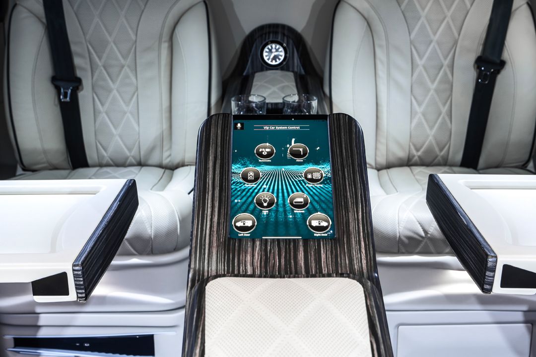 Mercedes Benz V300 d Extra Long Royal Design Conversion 2023 (9)