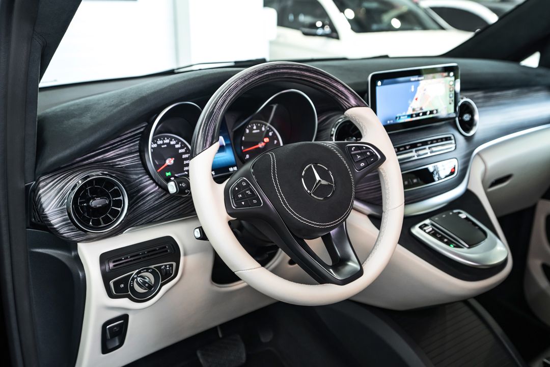 Mercedes Benz V300 d Extra Long Royal Design Conversion 2023 (13)