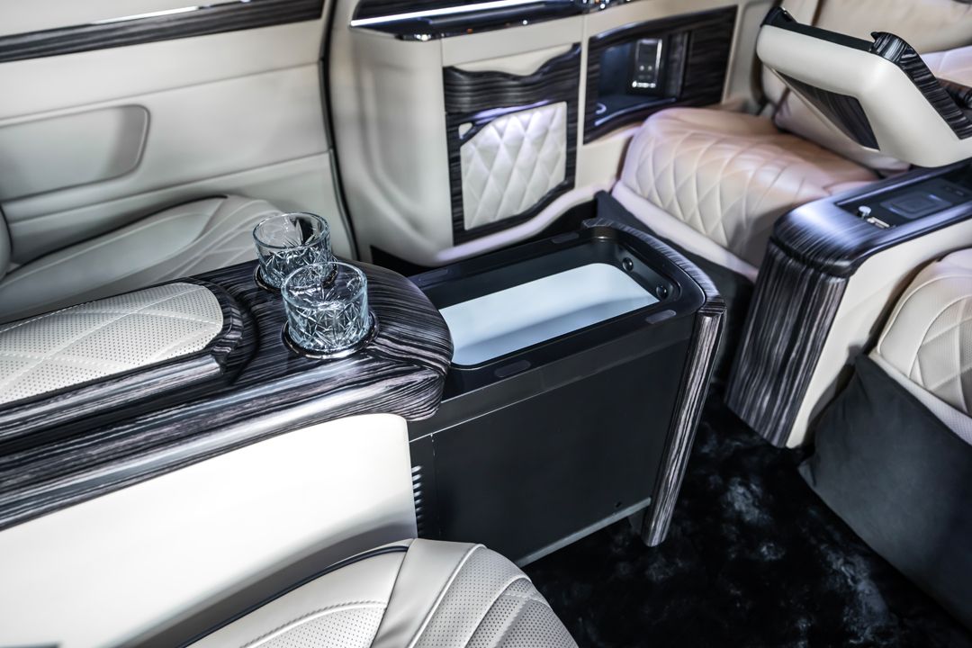Mercedes Benz V300 d Extra Long Royal Design Conversion 2023 (15)