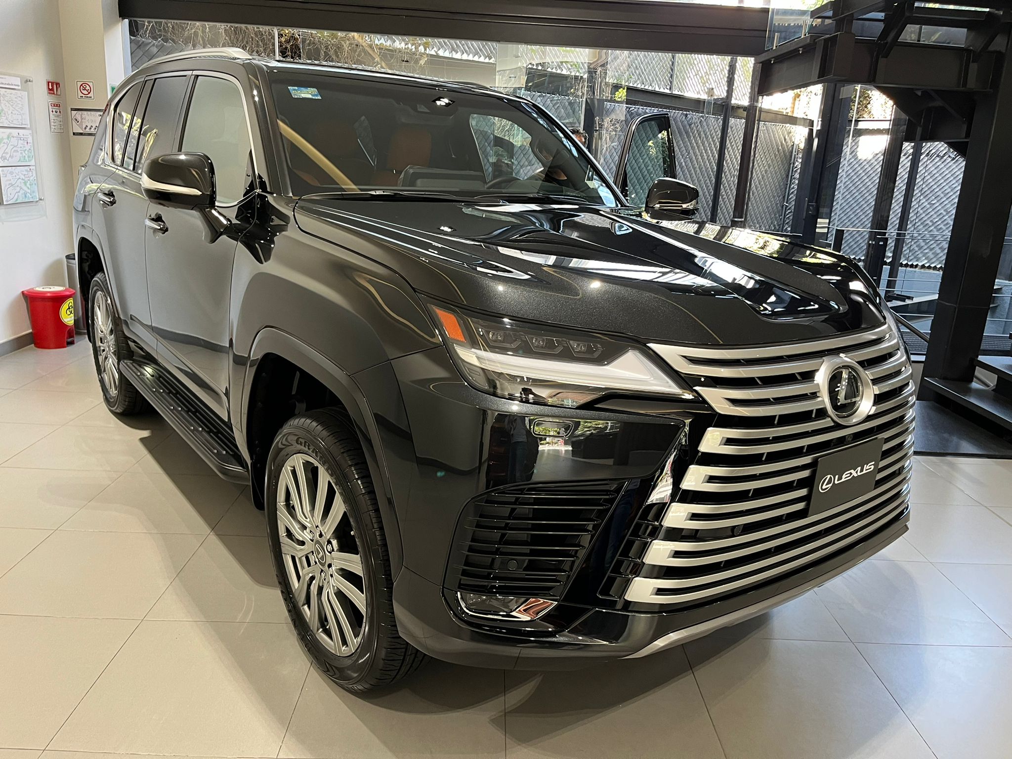 Lexus LX600 Luxury 3,5l 409HP NEW 2024 (8)