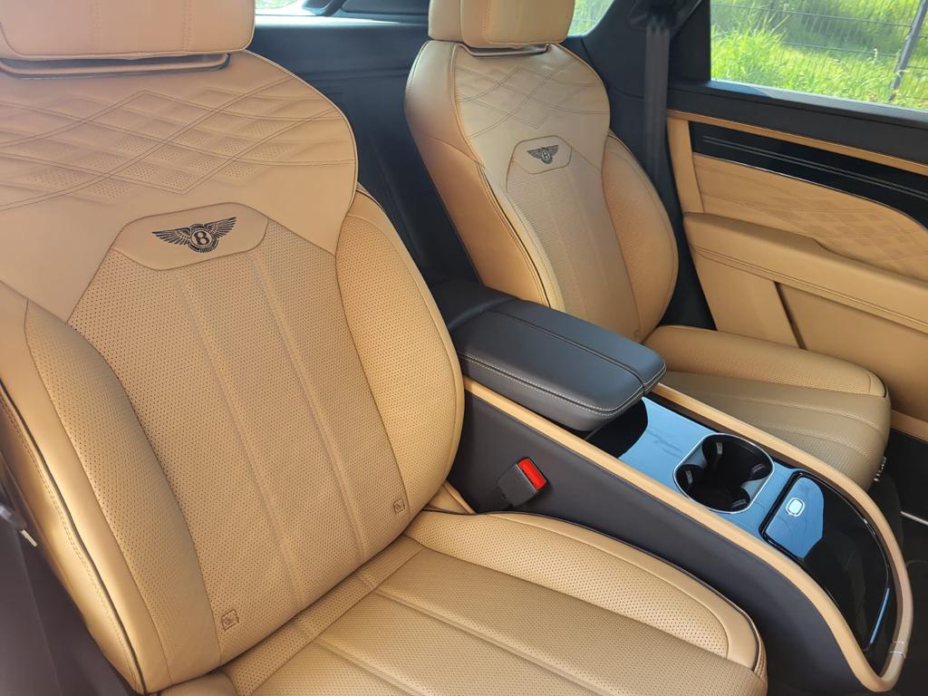 Bentley Bentayga V8 Azure First Edition EWB NEW 2023 (7)