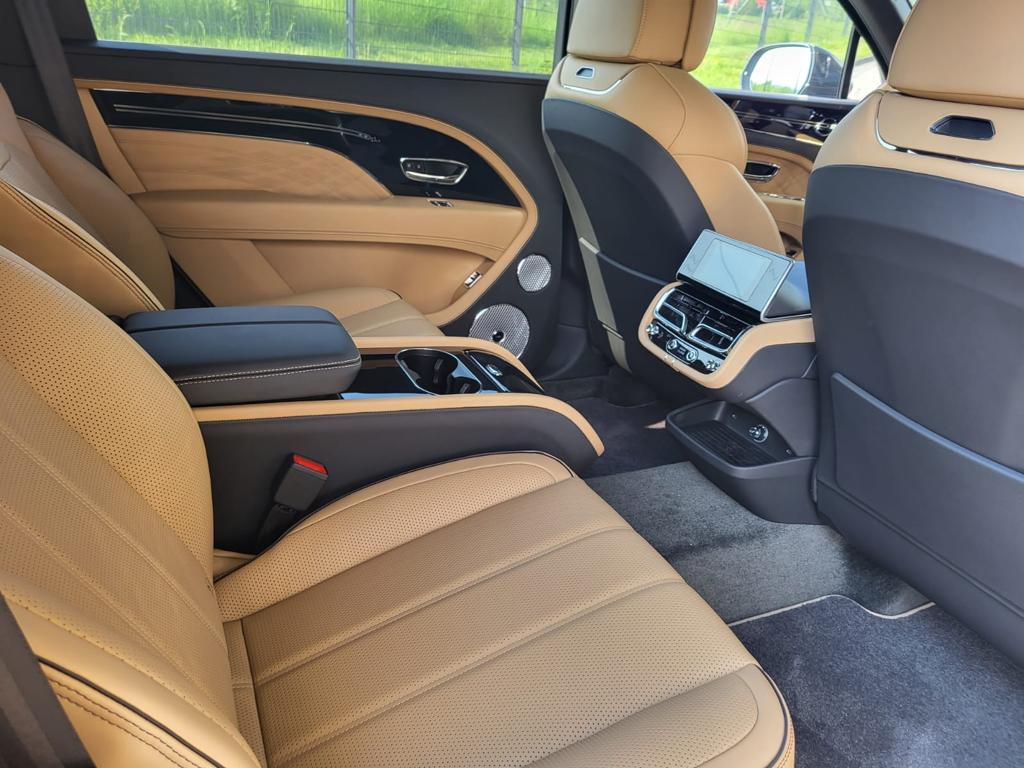 Bentley Bentayga V8 Azure First Edition EWB NEW 2023 (8)