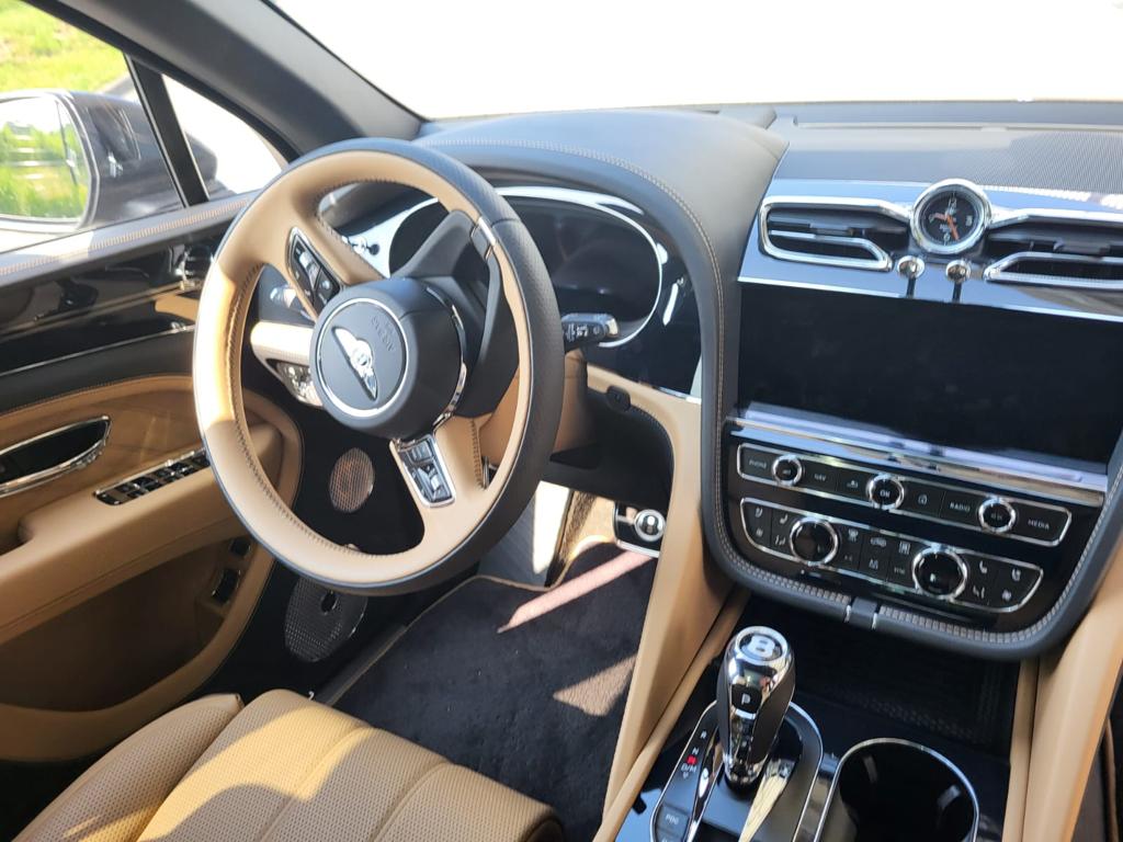 Bentley Bentayga V8 Azure First Edition EWB NEW 2023 (10)