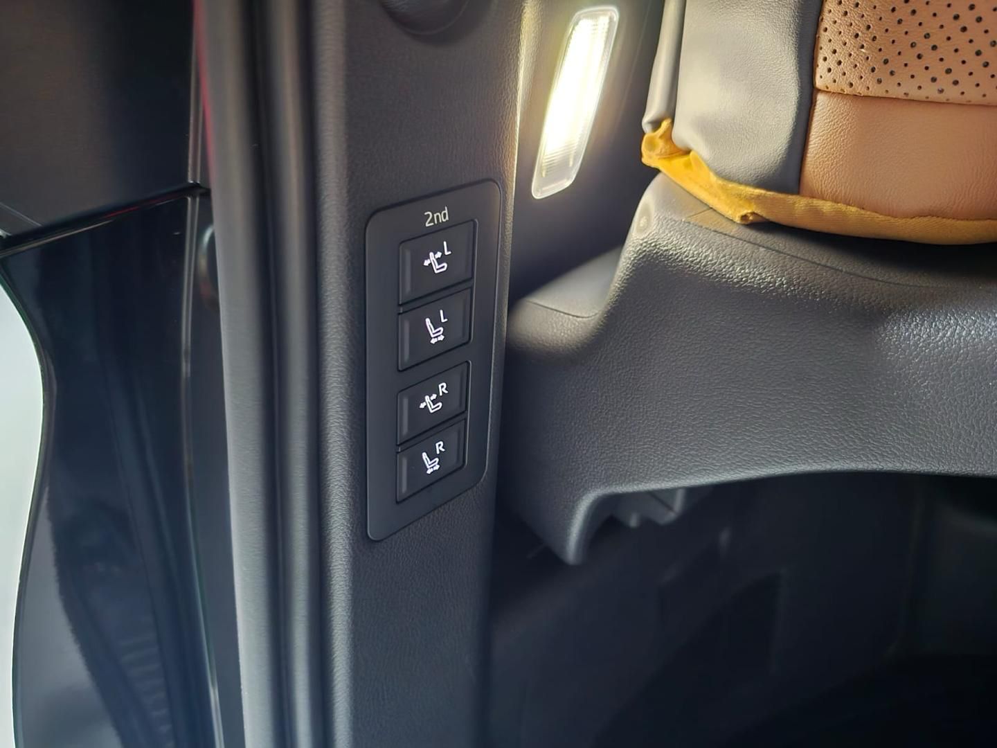 Toyota Alphard 2.5 HEV Executive lounge 2023 (7)