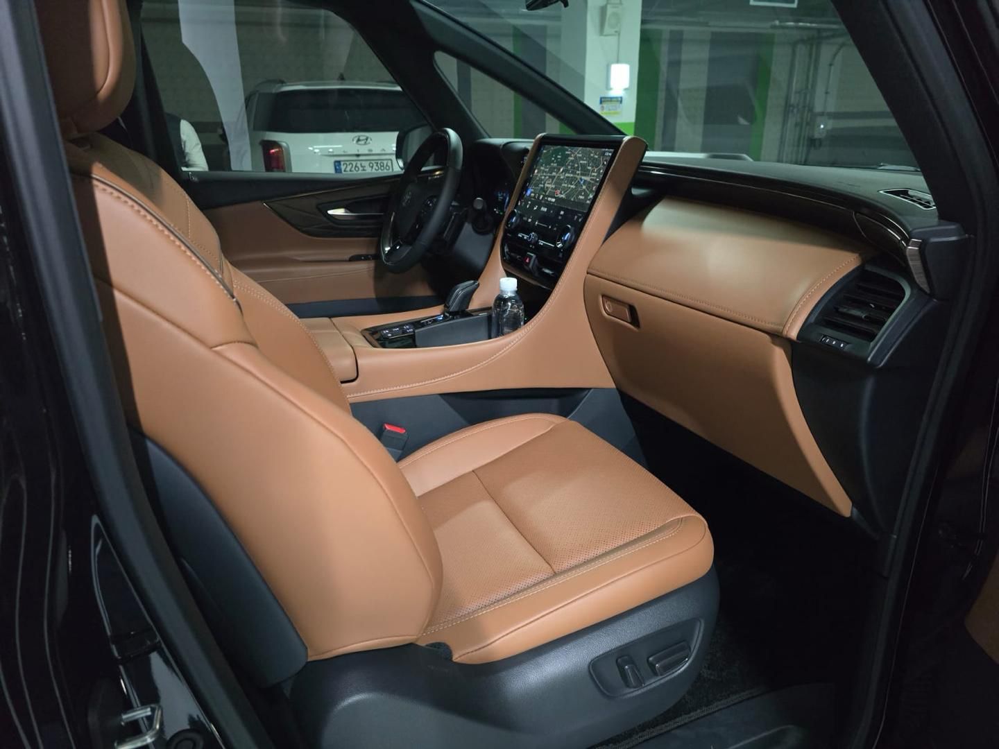 Toyota Alphard 2.5 HEV Executive lounge 2023 (9)
