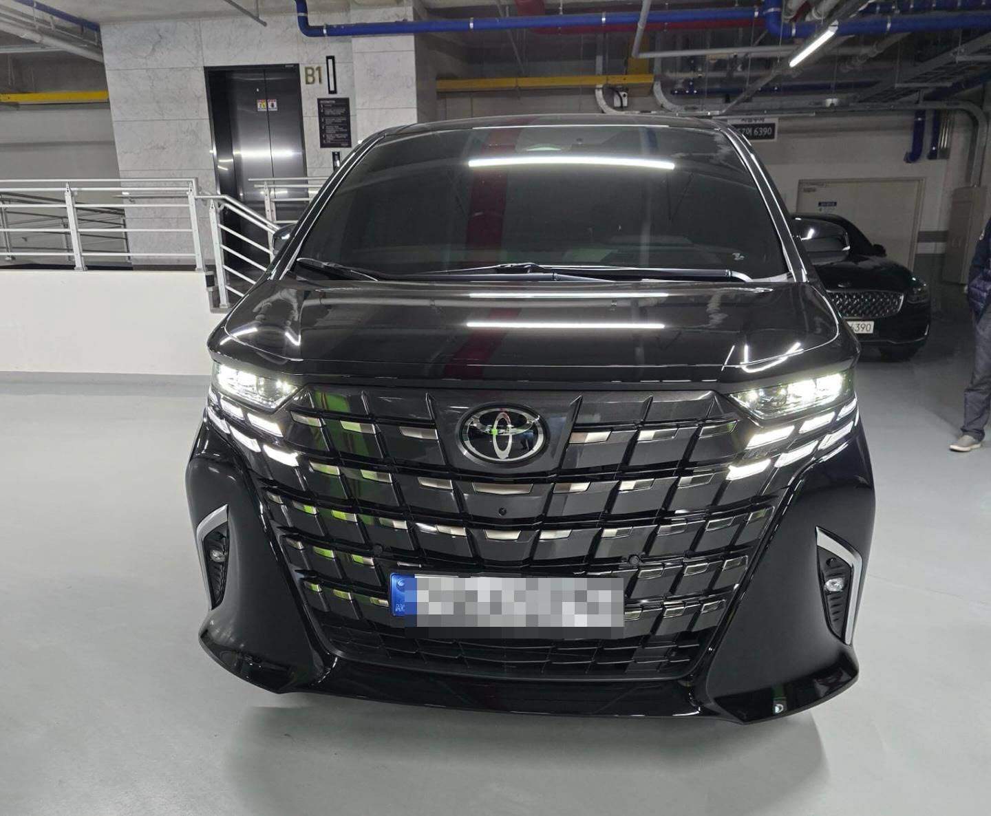 Toyota Alphard 2.5 HEV Executive lounge 2023 (10)