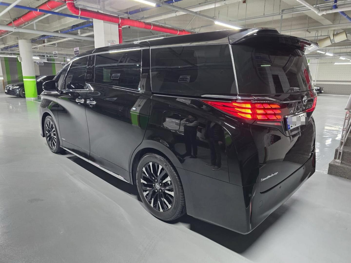 Toyota Alphard 2.5 HEV Executive lounge 2023 (11)