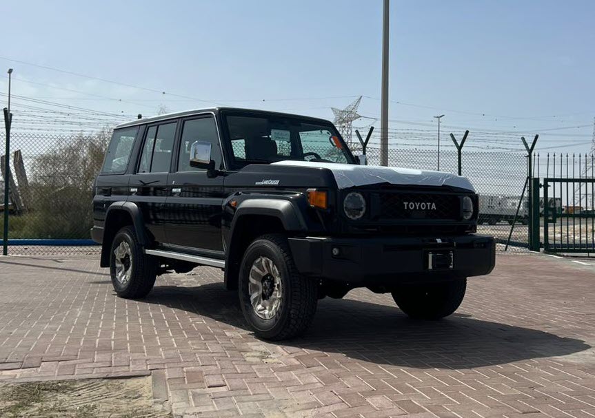 Toyota LC76 4.0L PETROL V6 Full Option 2024 (8)