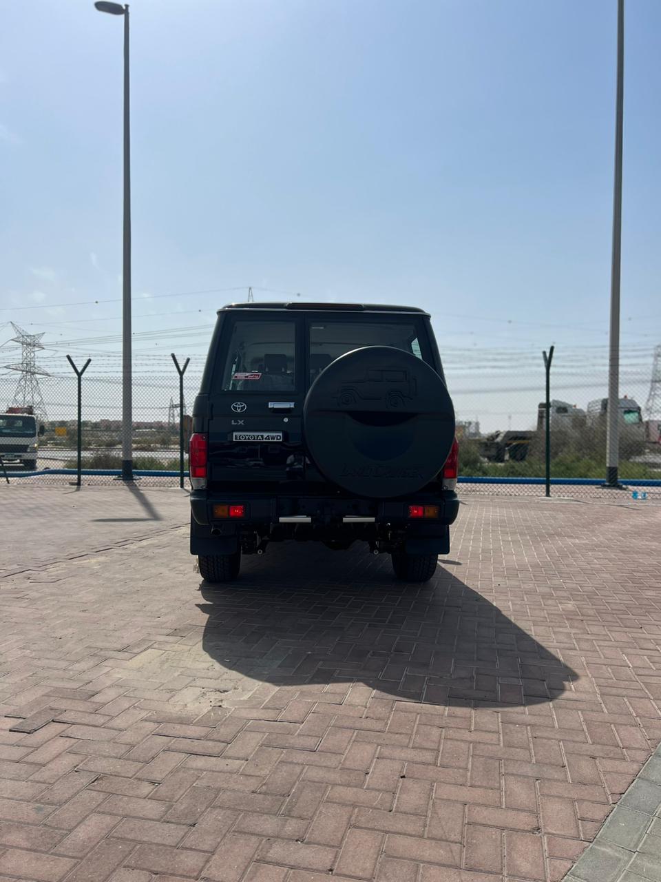 Toyota LC76 4.0L PETROL V6 Full Option 2024 (10)