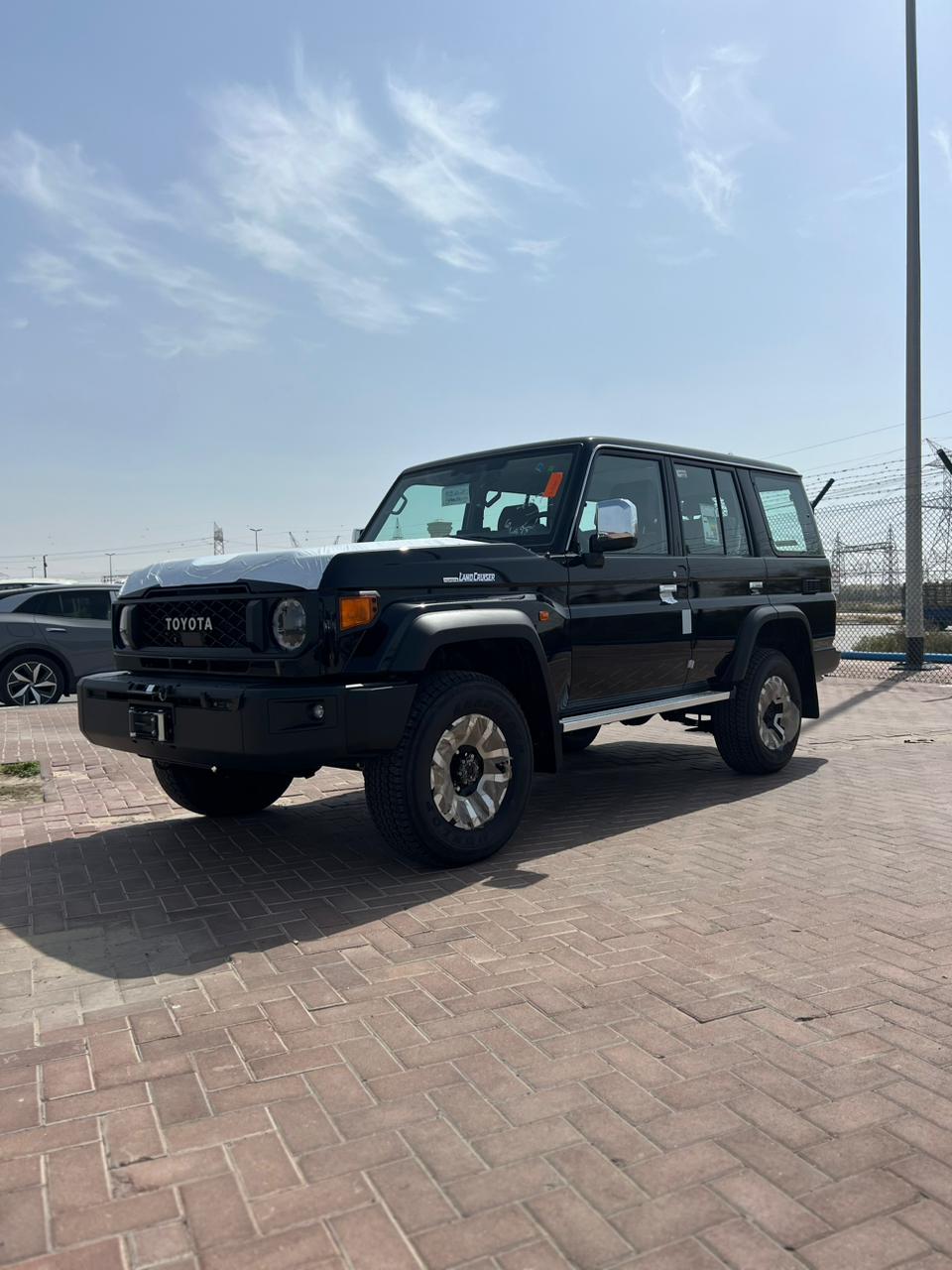 Toyota LC76 4.0L PETROL V6 Full Option 2024 (11)