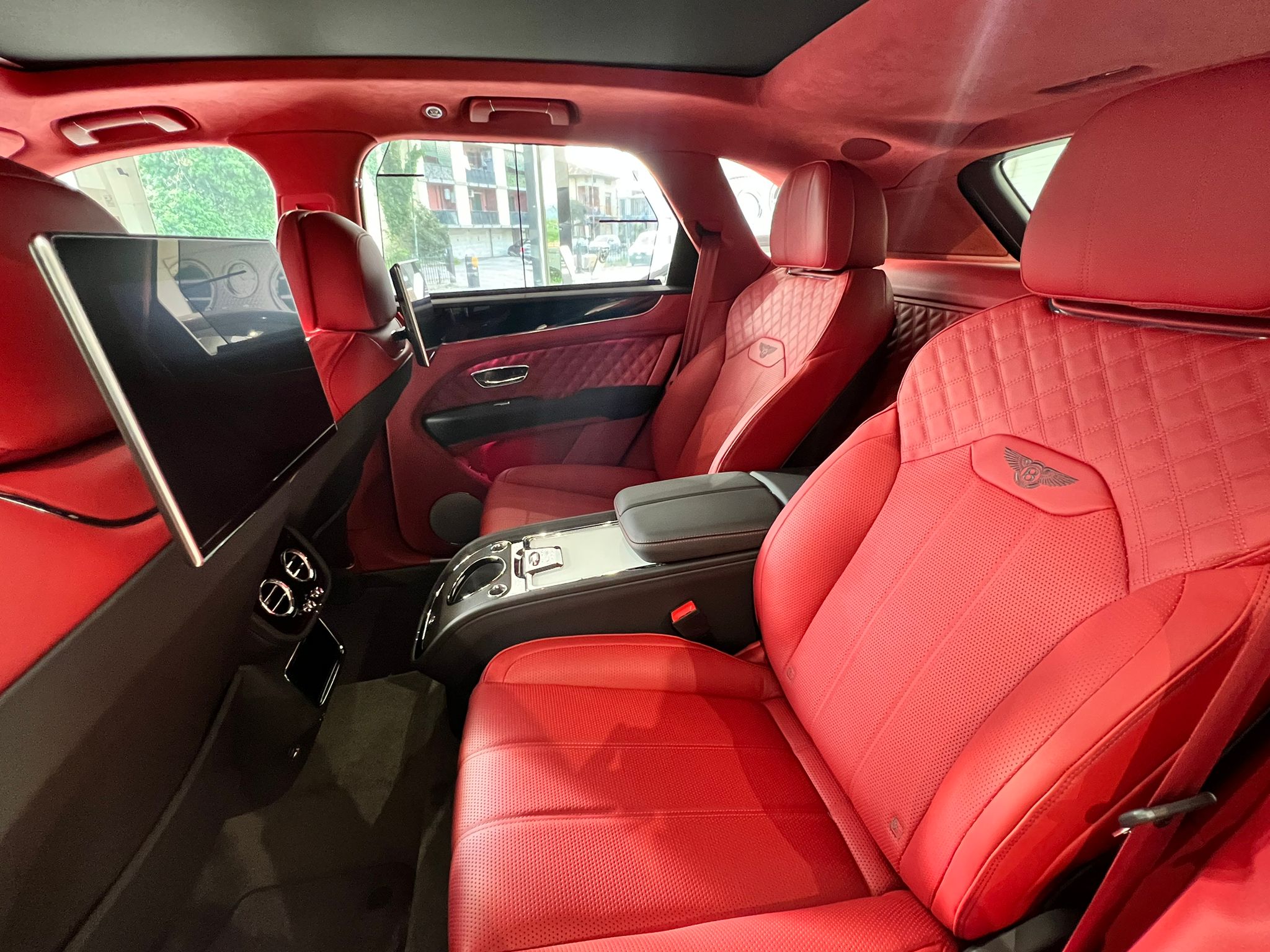 Bentley Bentayga V8 Azure 2023 (10)
