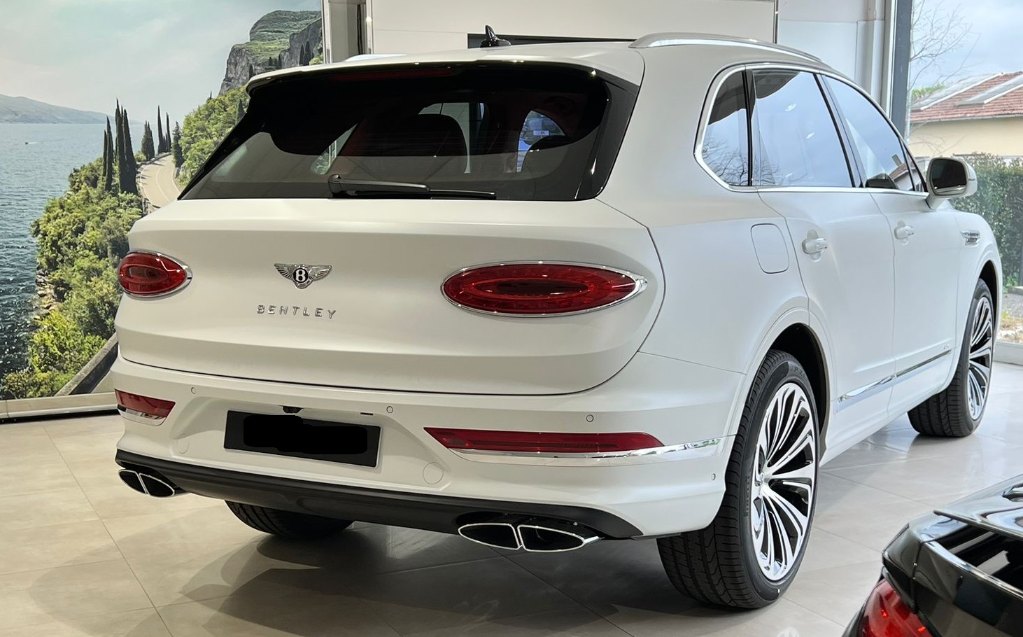 Bentley Bentayga V8 Azure 2023 (11)