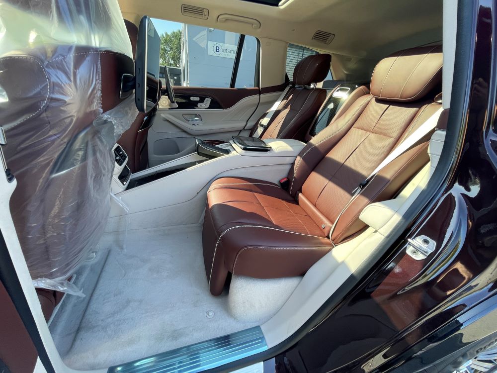 Mercedes Benz GLS 600 Maybach 2023 (10)