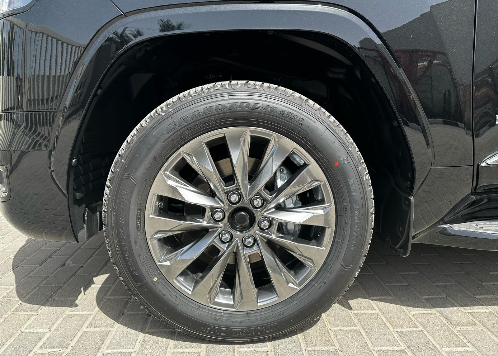 Toyota LC300 GXR 3.5 MID 10AT 2024 (7)