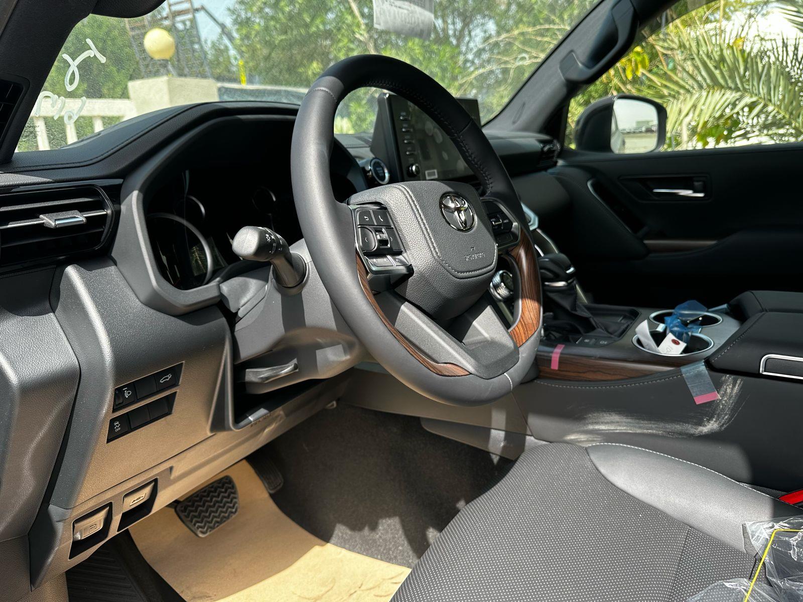 Toyota LC300 GXR 3.5 MID 10AT 2024 (12)