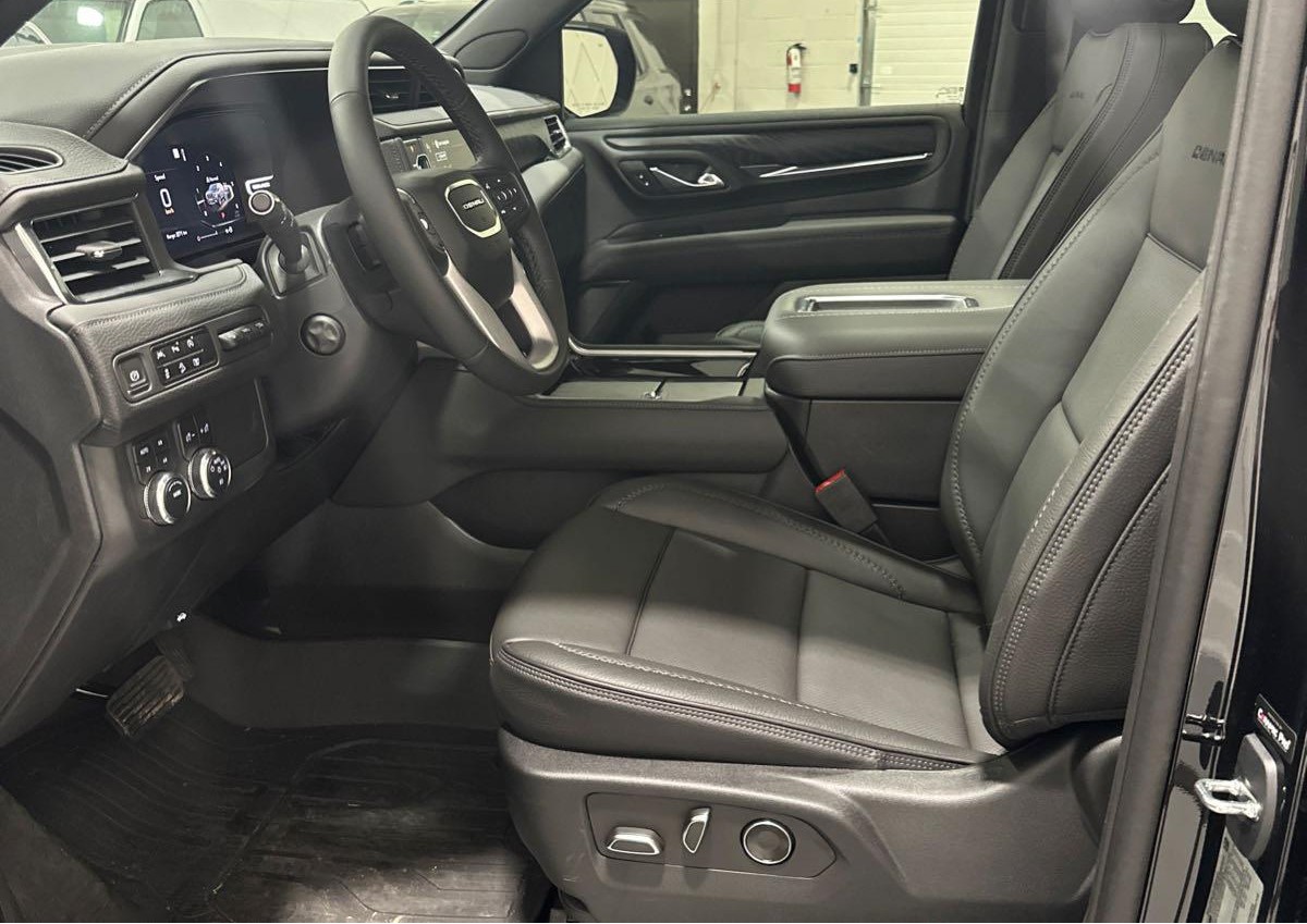 GMC Yukon Denali 2023 (8)