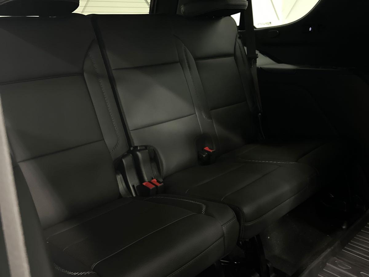 GMC Yukon Denali 2023 (12)