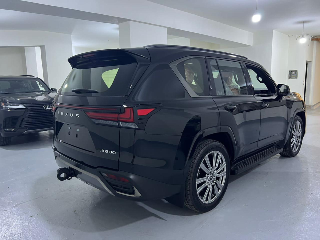 Lexus LX600 VIP (7)