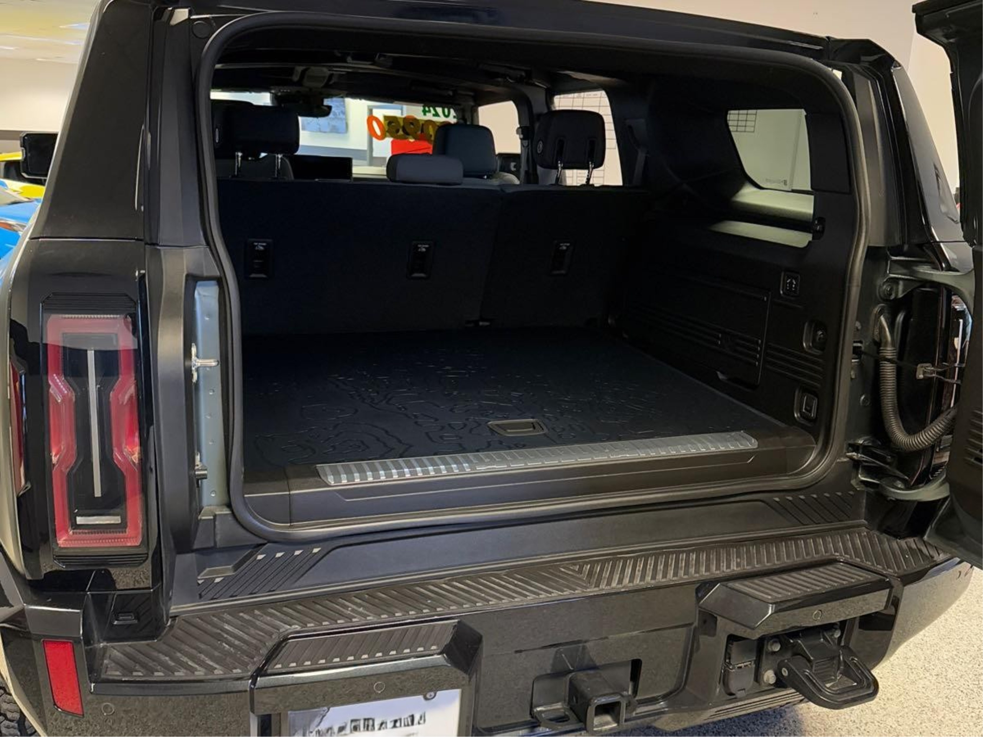 GMC HUMMER SUV 3X 2024 (8)