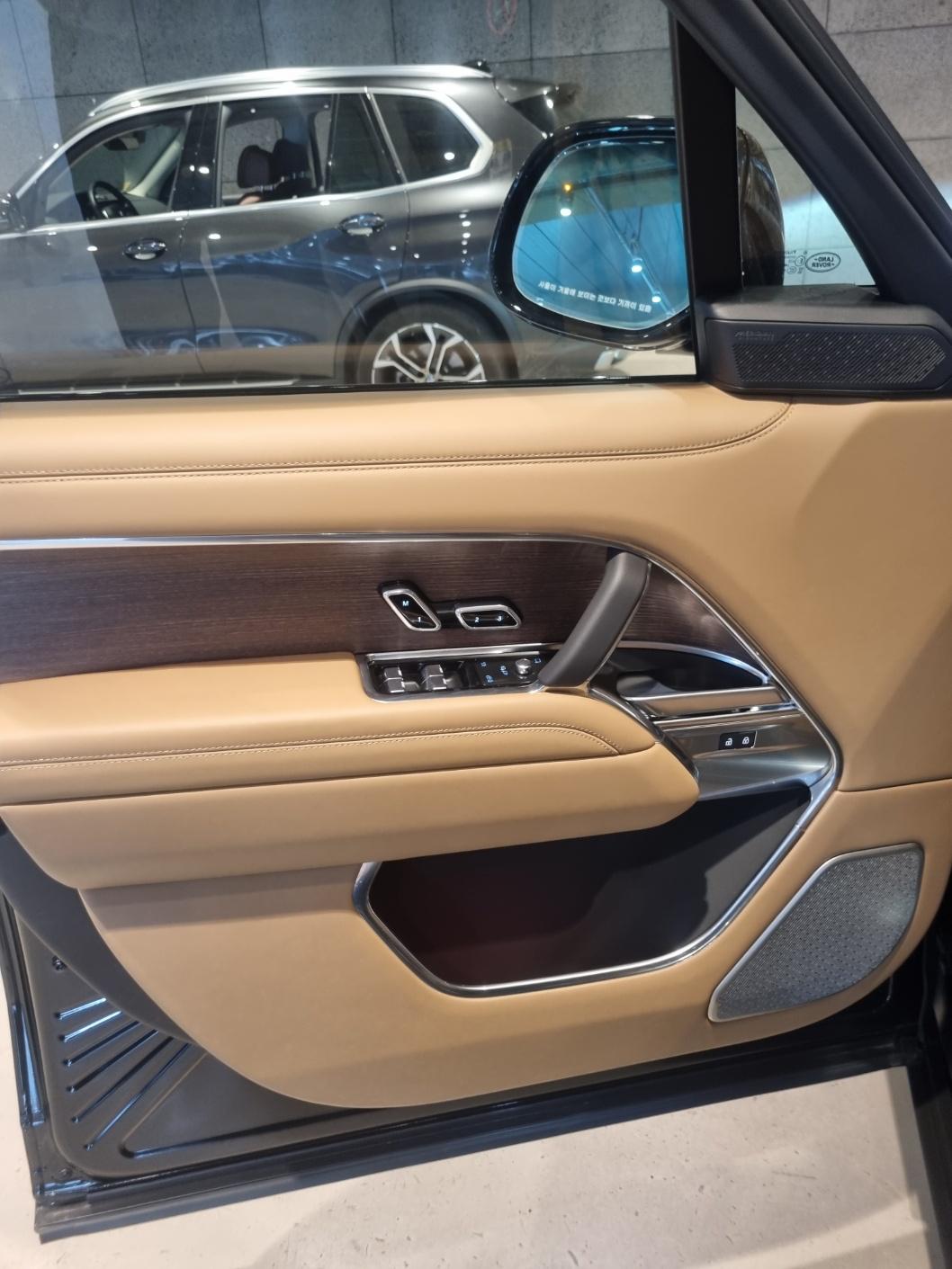 Range Rover D350 AB LWB 2025 (12)