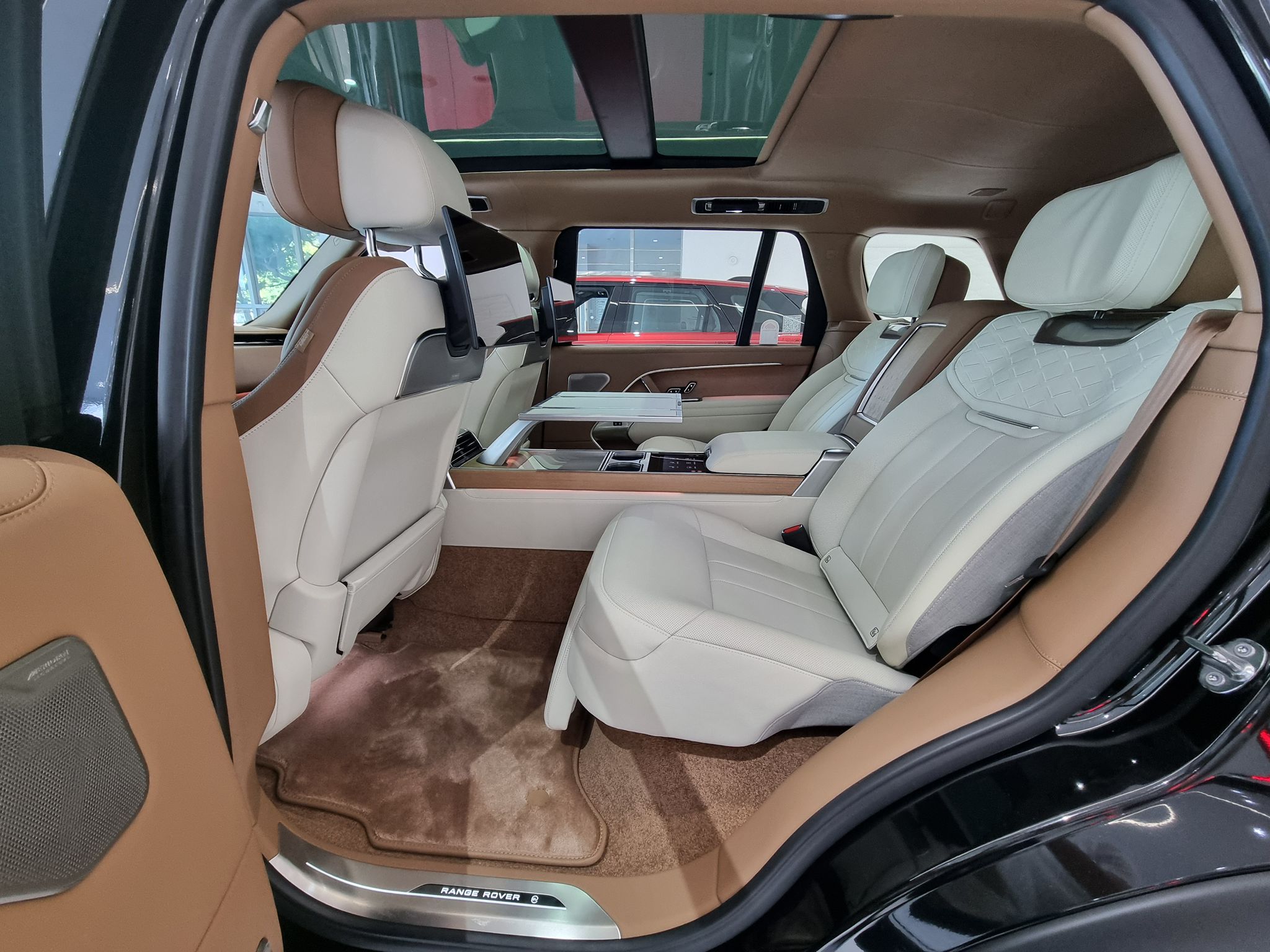 Range Rover P615 SV LWB 2025 (10)