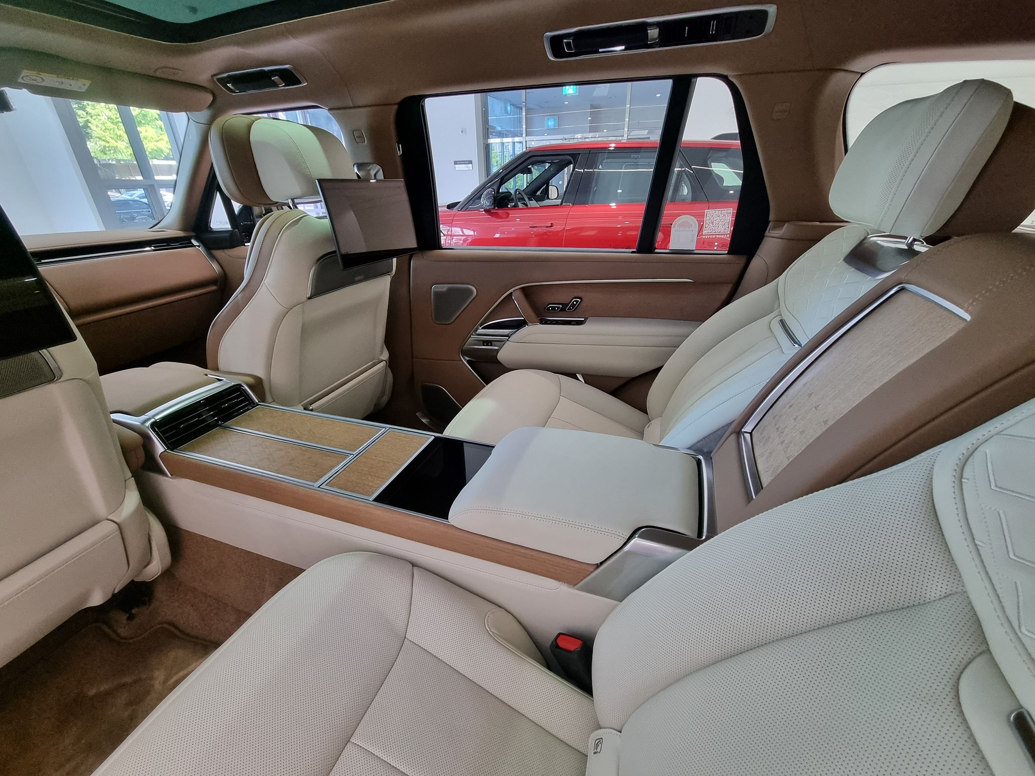 Range Rover P615 SV LWB 2025 (11)