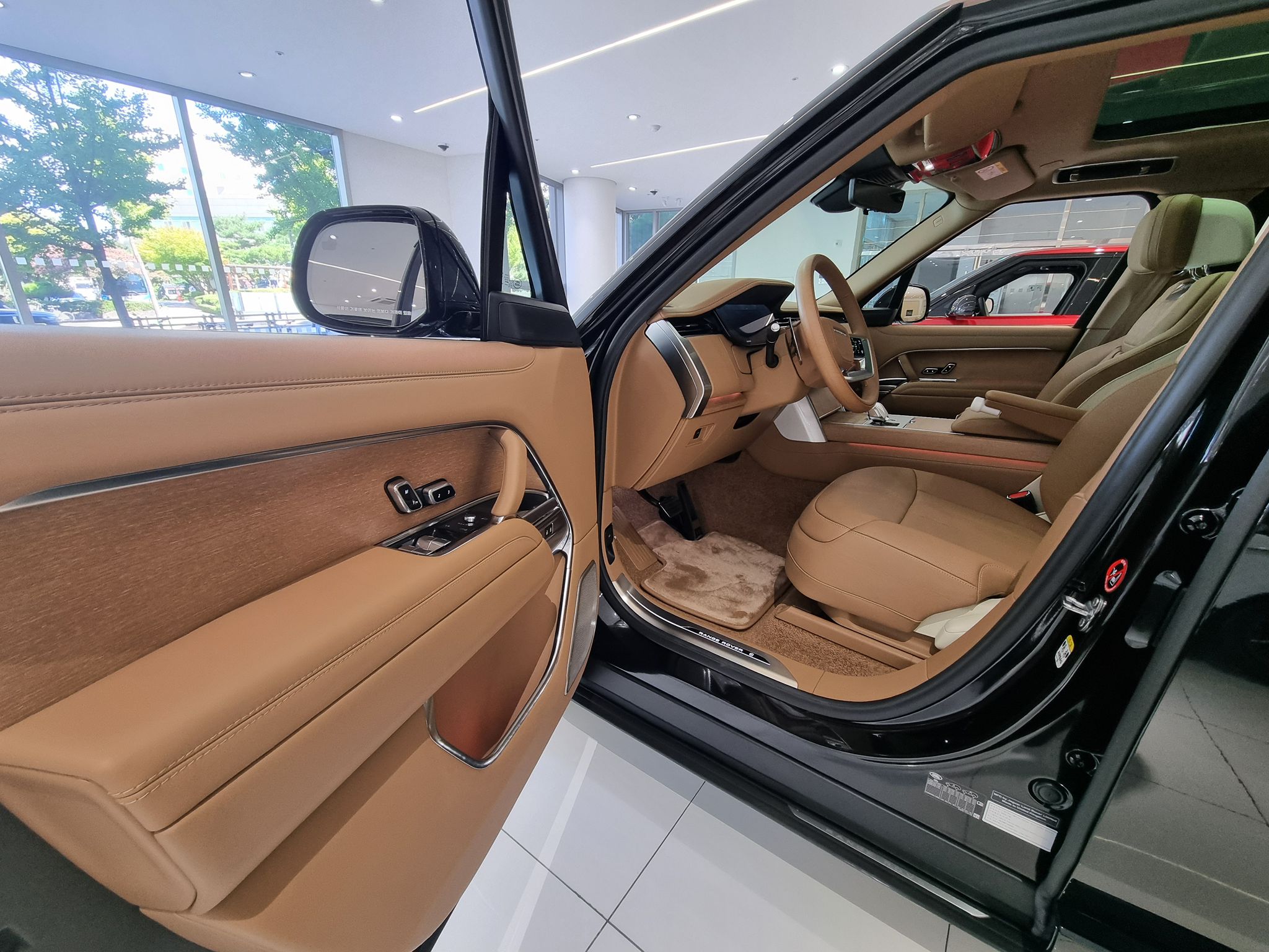 Range Rover P615 SV LWB 2025 (14)