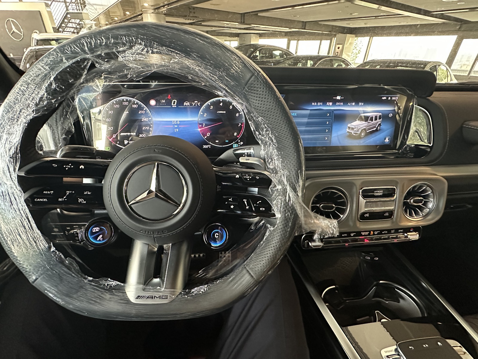 Mercedes Benz  G63 AMG 2025 (7)