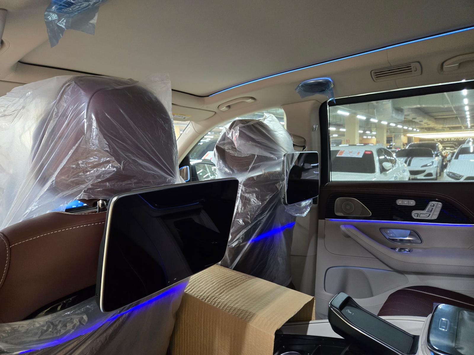 Mercedes Benz GLS 600 Maybach 4 Seater 2025 (7)