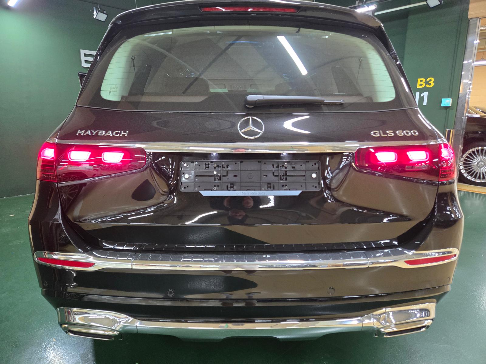 Mercedes Benz GLS 600 Maybach 4 Seater 2025 (8)