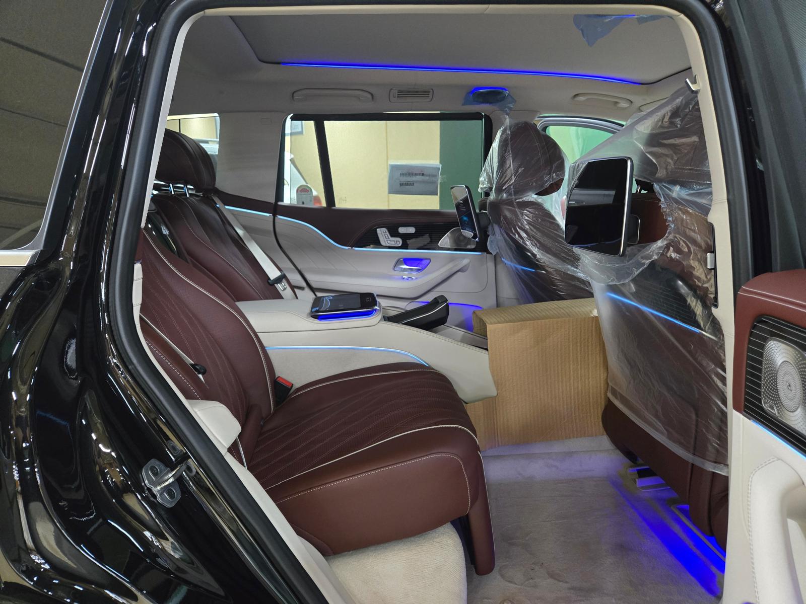 Mercedes Benz GLS 600 Maybach 4 Seater 2025 (12)