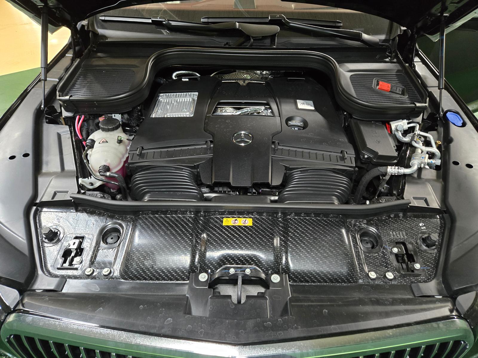 Mercedes Benz GLS 600 Maybach 4 Seater 2025 (13)
