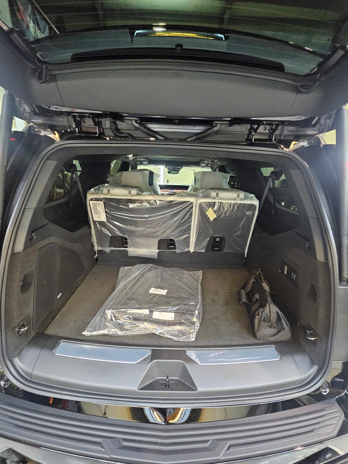 Cadillac Escalade ESV Sport Platinum 2025 (8)