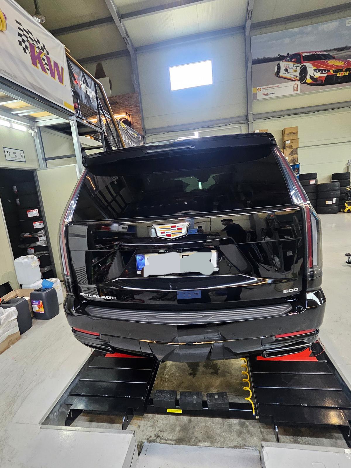 Cadillac Escalade ESV Sport Platinum 2025 (10)