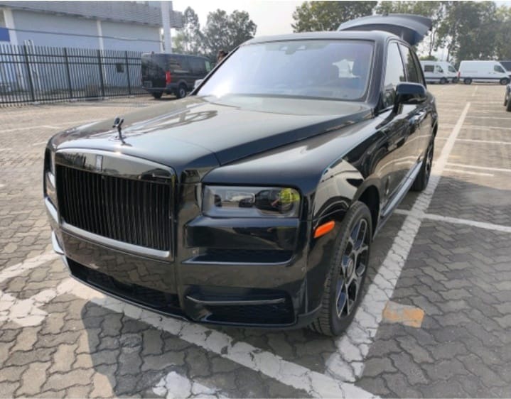 Rolls Royce Cullinan BLACK BADGE 2023 (8)
