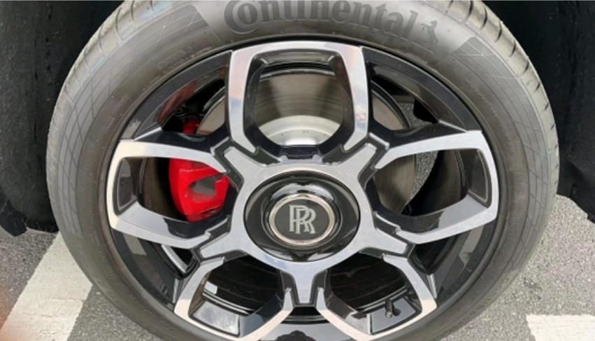 Rolls Royce Cullinan BLACK BADGE 2023 (9)