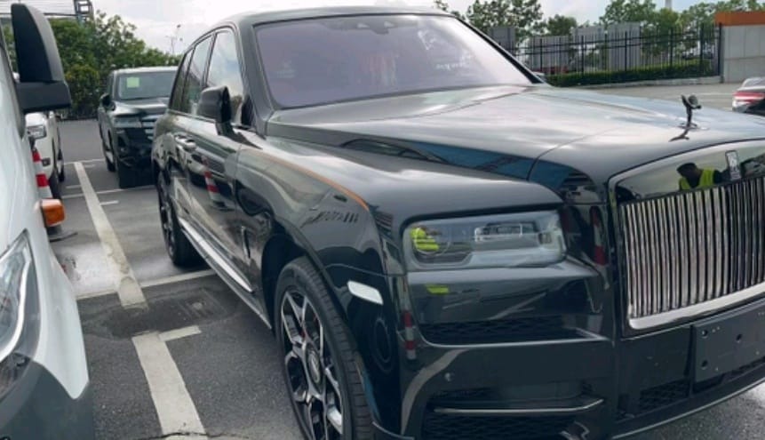 Rolls Royce Cullinan BLACK BADGE 2023 (11)