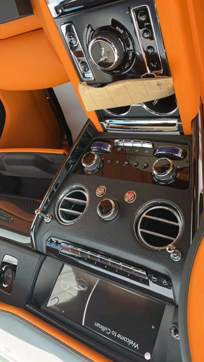 Rolls Royce Cullinan BLACK BADGE 2023 (13)
