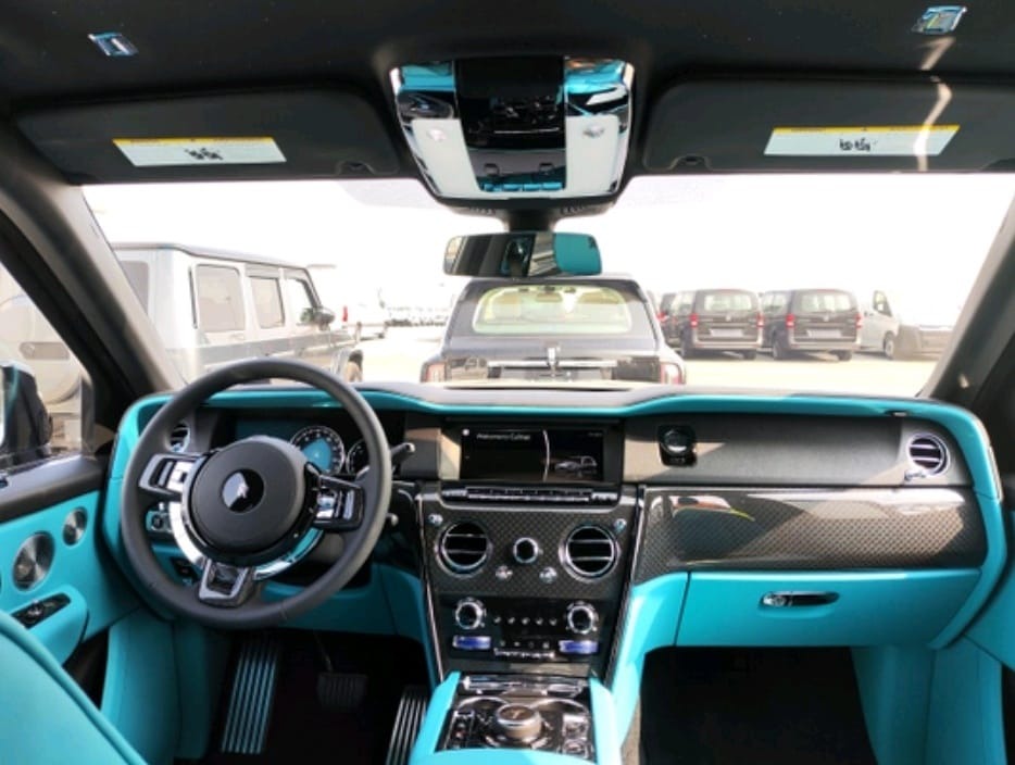 Rolls Royce Cullinan Black Badg 2023 (7)