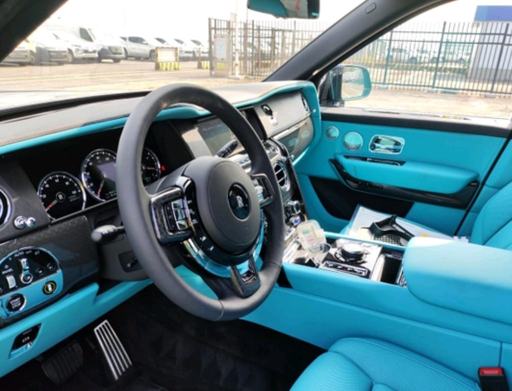 Rolls Royce Cullinan Black Badg 2023 (8)