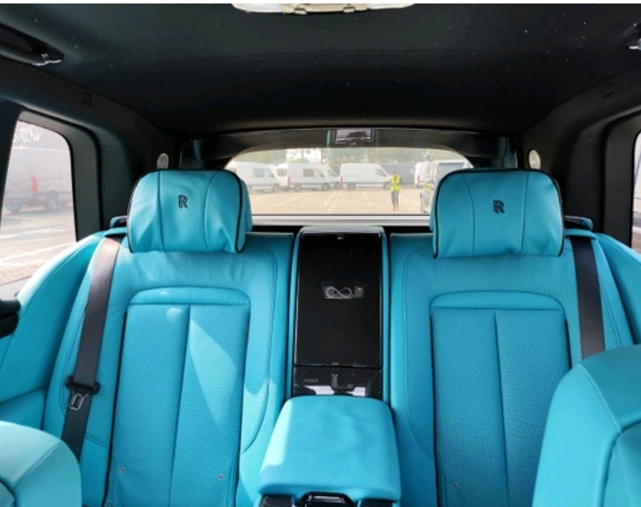 Rolls Royce Cullinan Black Badg 2023 (9)