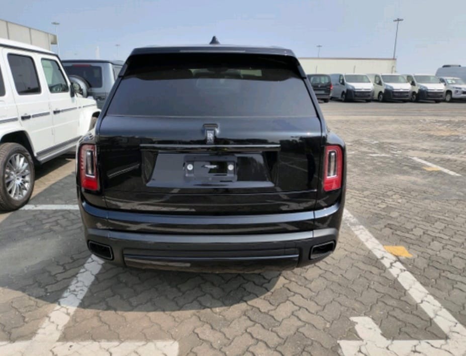 Rolls Royce Cullinan Black Badg 2023 (10)