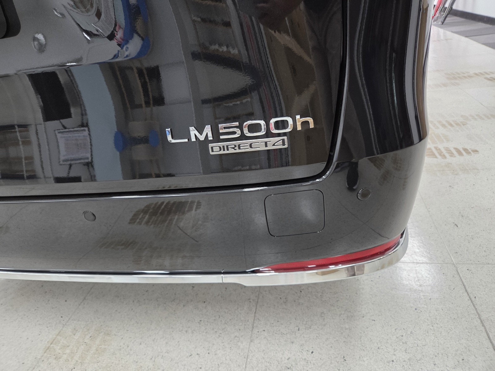 Lexus  LM500h 4 Seater Royal 2025 (8)