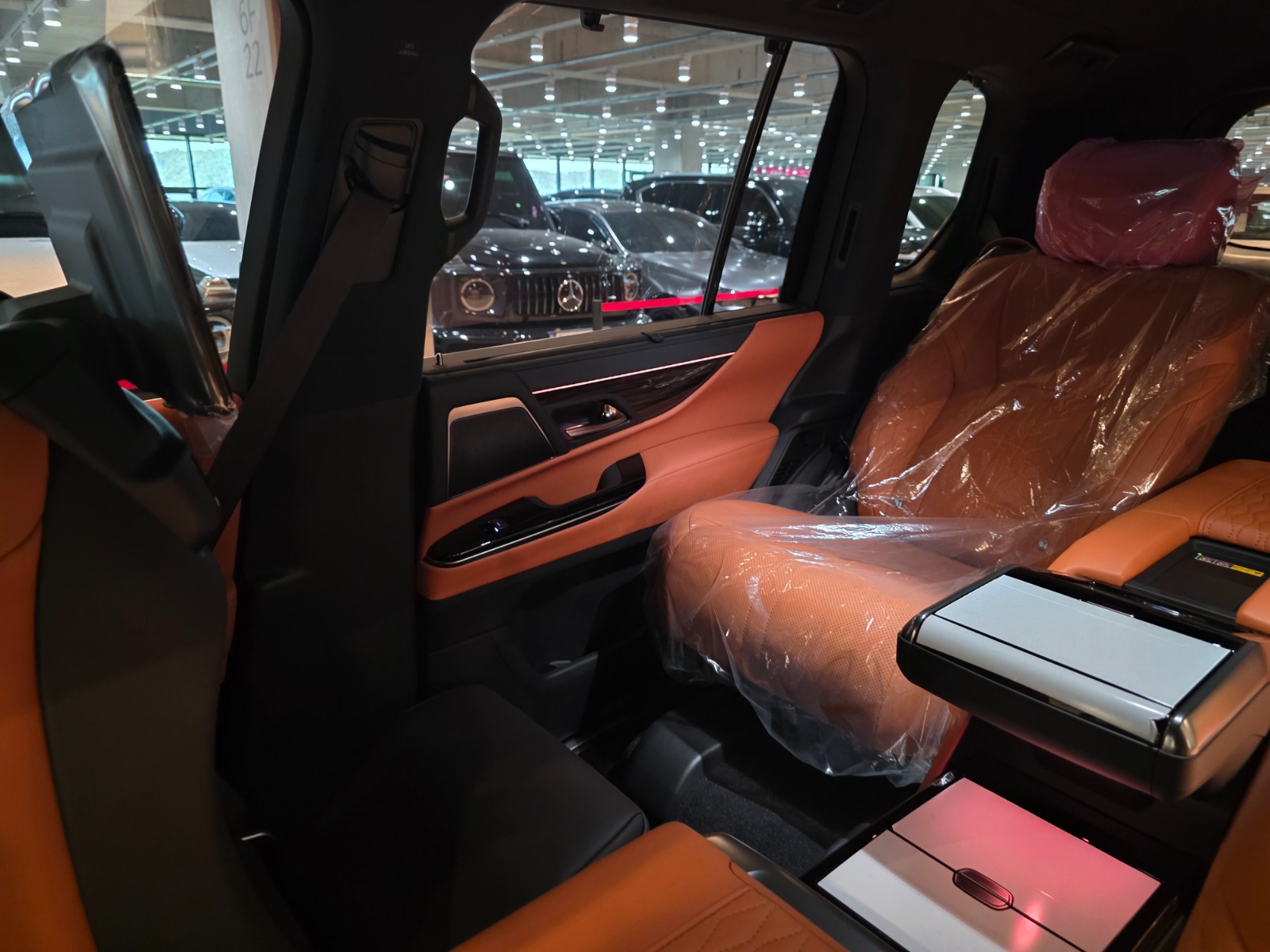 Lexus  LX700h 4 Seater VIP 2025 (7)