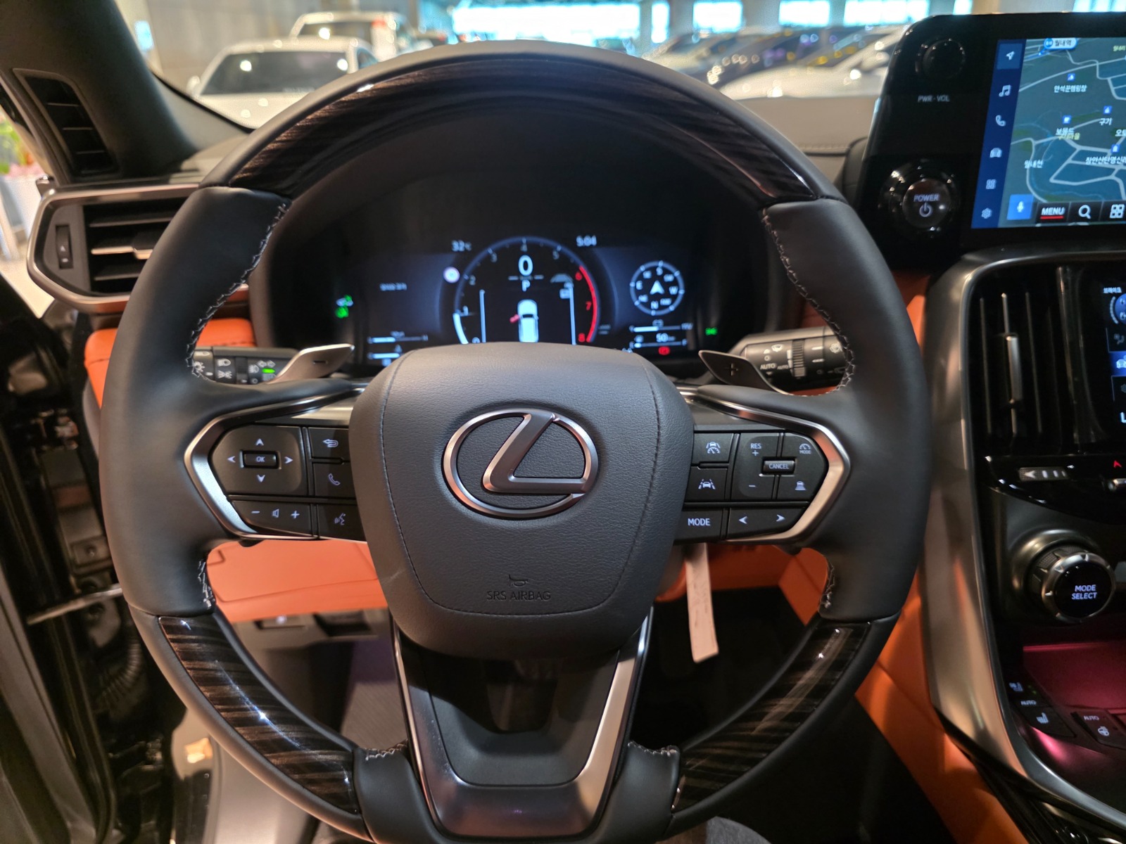 Lexus  LX700h 4 Seater VIP 2025 (14)